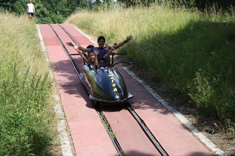 Village Camps International Summer Camp Leysin, Switzerland 2026-08-15 https://www.villagecamps.com/journals_admin/images/713-46-bobsled (6).jpg
